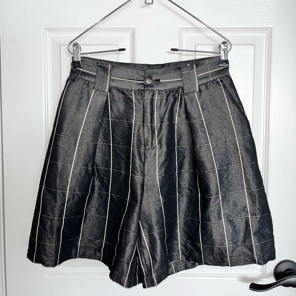 WHO WHAT WEAR HIGH WAISTED SHORTS (SIZE 6) - Picture 1 of 4